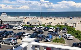 Ocean Views - Private Balcony - The Americana
